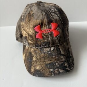 UNDER ARMOUR WOMEN'S CAMO HAT WITH PINK LOGO. Adjustable.